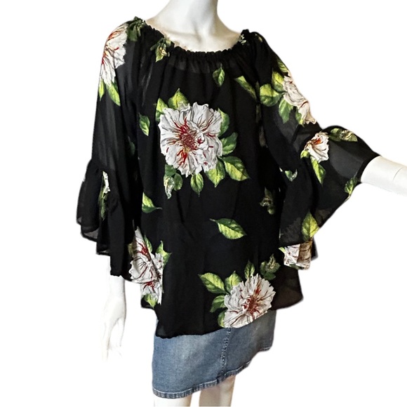 NWT Love Ari Boho Black Floral Top with Bell Sleeve Size 1X - Picture 3 of 12